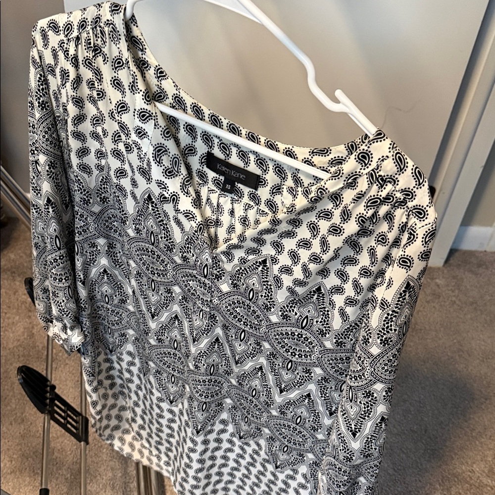 Karen Kane Monochrome Geometric Blouse